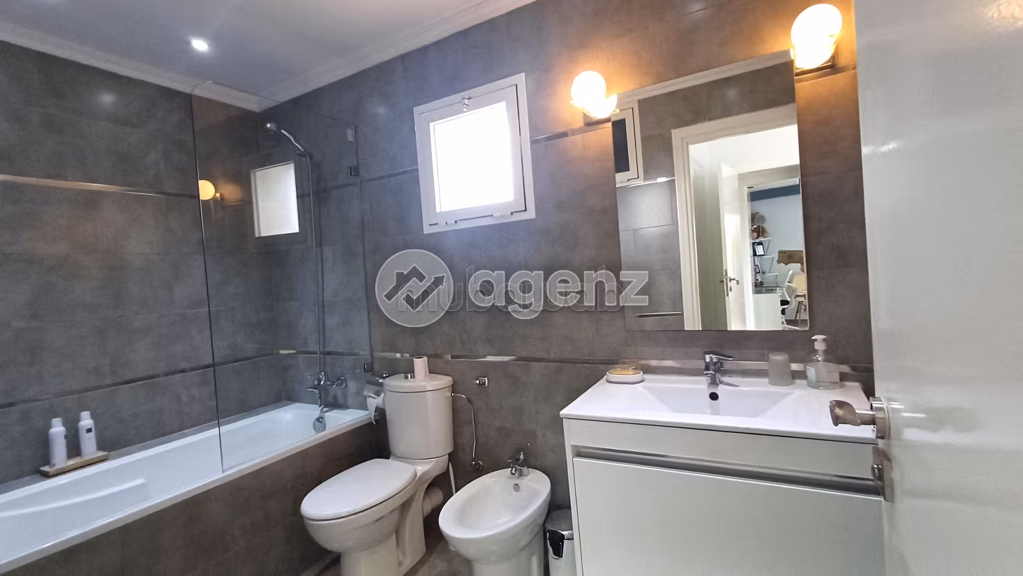 Bonito piso en alquiler en Riyad Extension. 3 dormitorios. Mobiliario nuevo