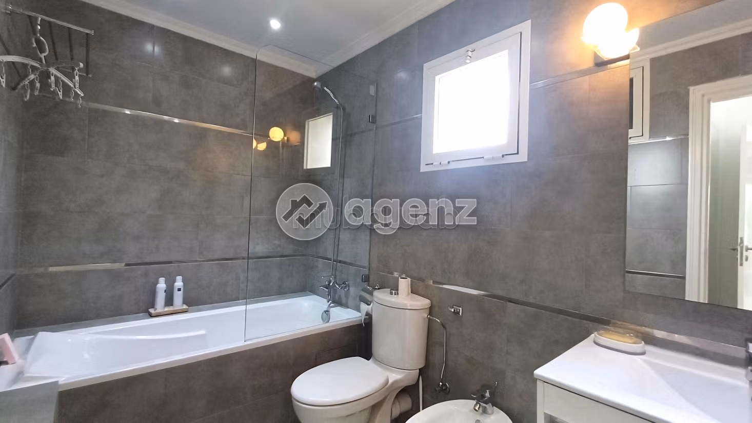 Bonito piso en alquiler en Riyad Extension. 3 dormitorios. Mobiliario nuevo