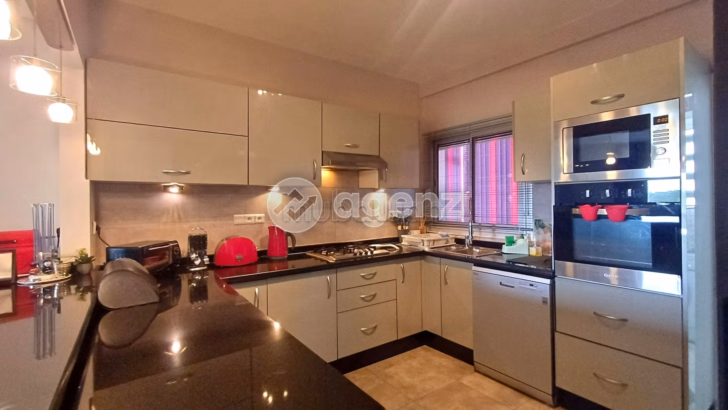Bonito piso en alquiler en Riyad Extension. 3 dormitorios. Mobiliario nuevo