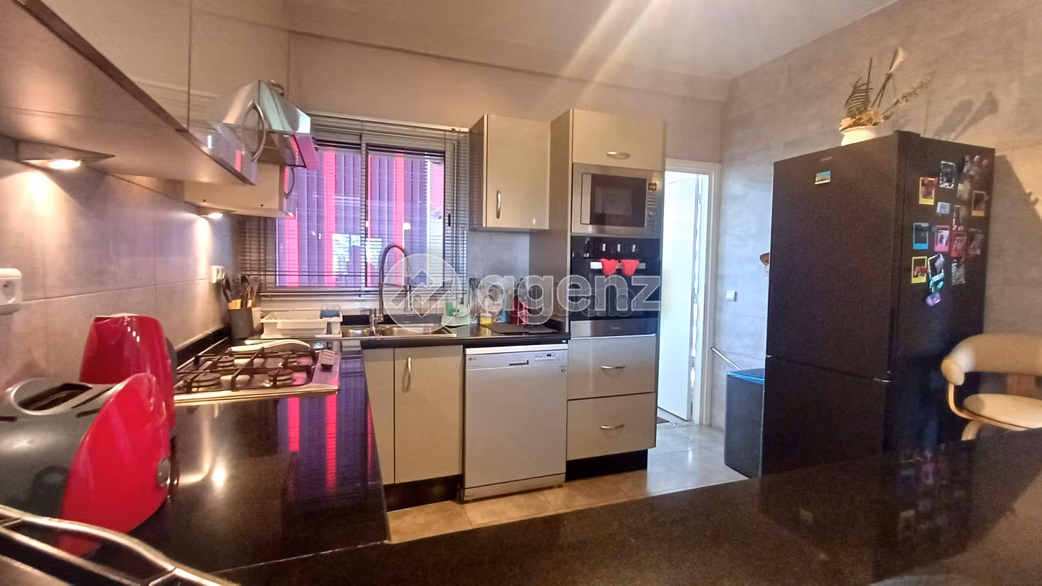 Bonito piso en alquiler en Riyad Extension. 3 dormitorios. Mobiliario nuevo