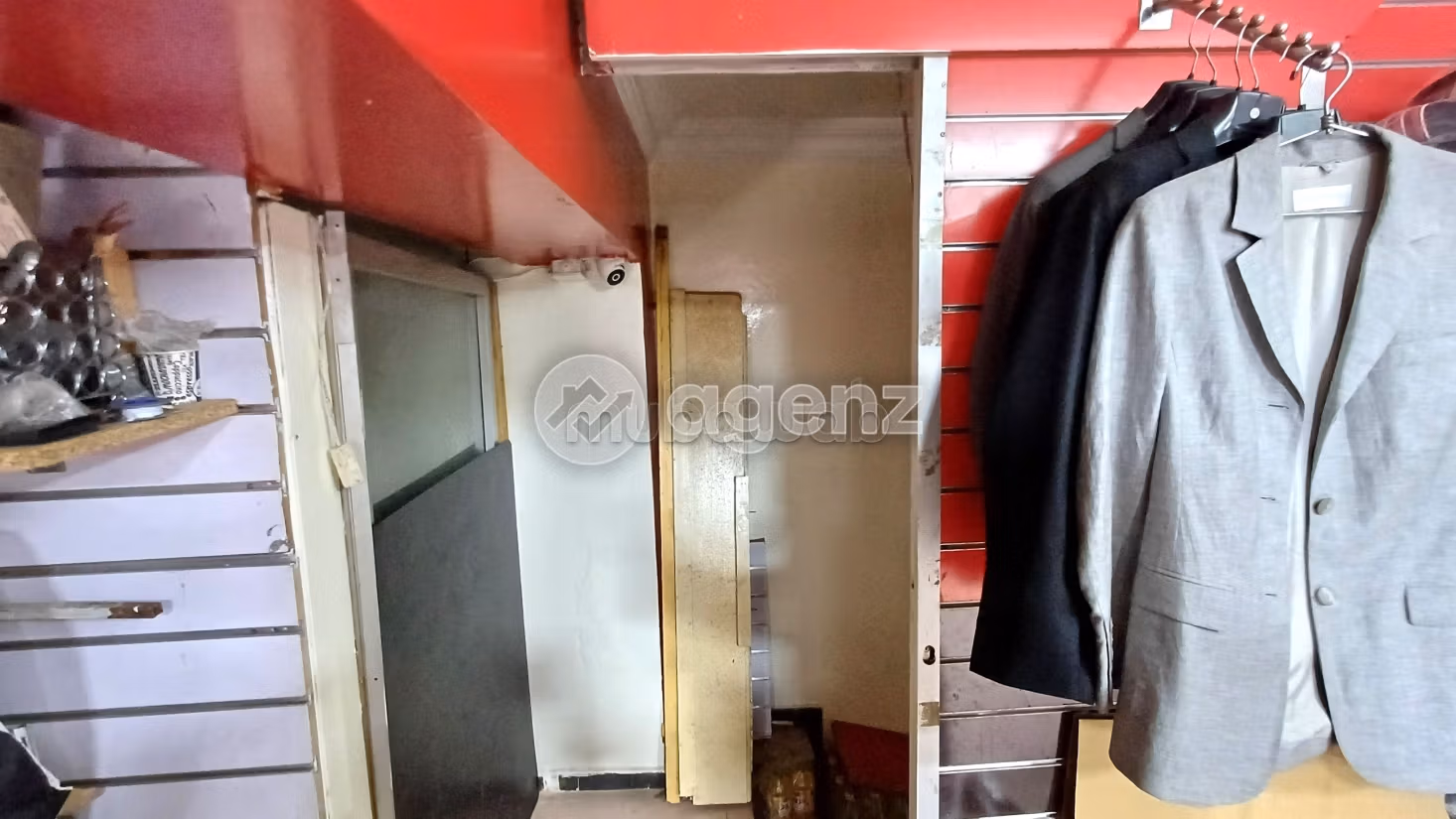 Offices & shops for sale in Maârif. Small area 66 m²
