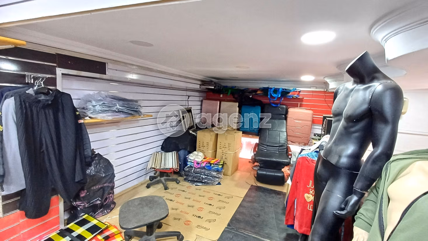 Offices & shops for sale in Maârif. Small area 66 m²