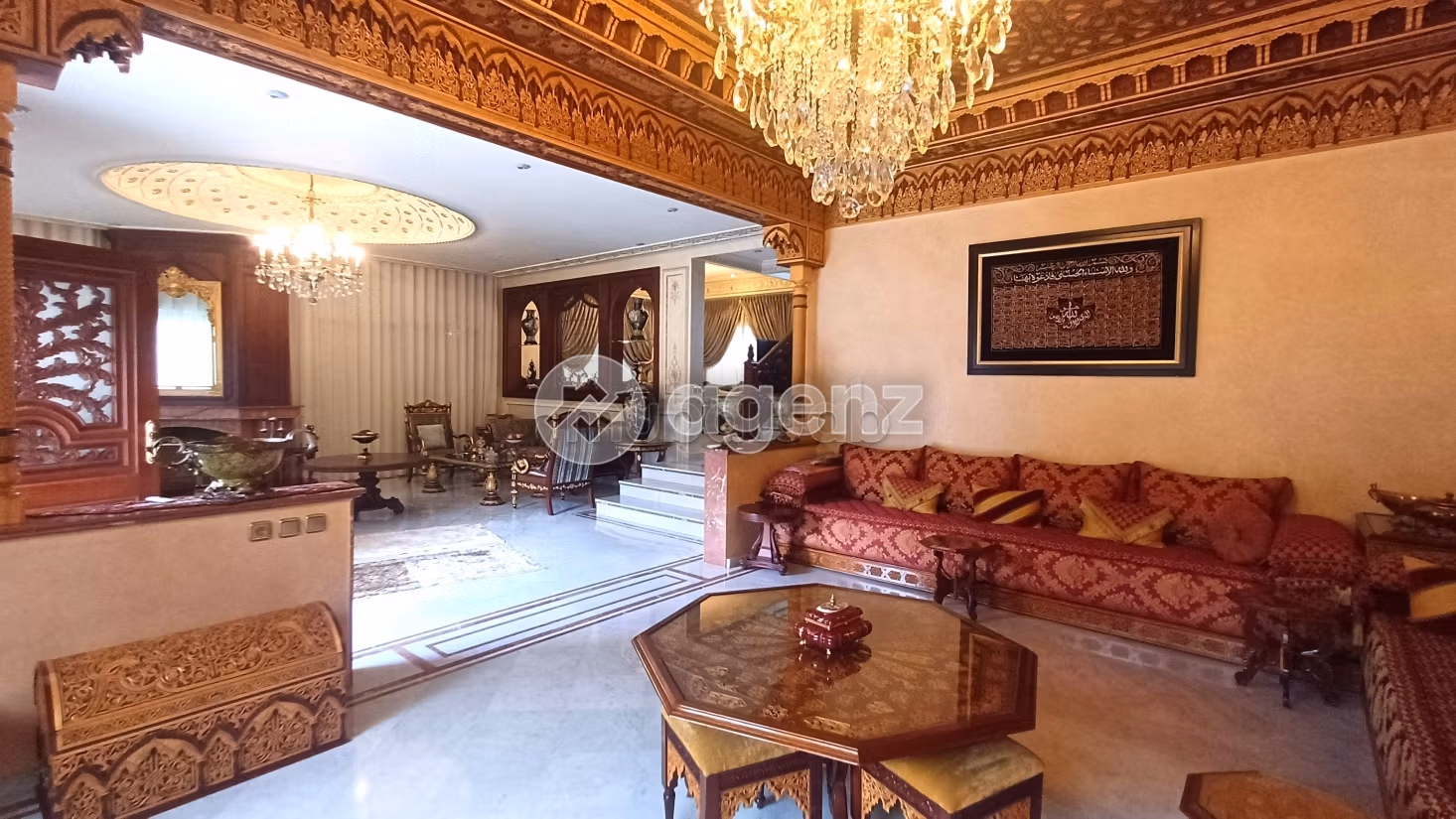 Fabulous house for sale in Californie. 5 rooms. Carpark, Balcony