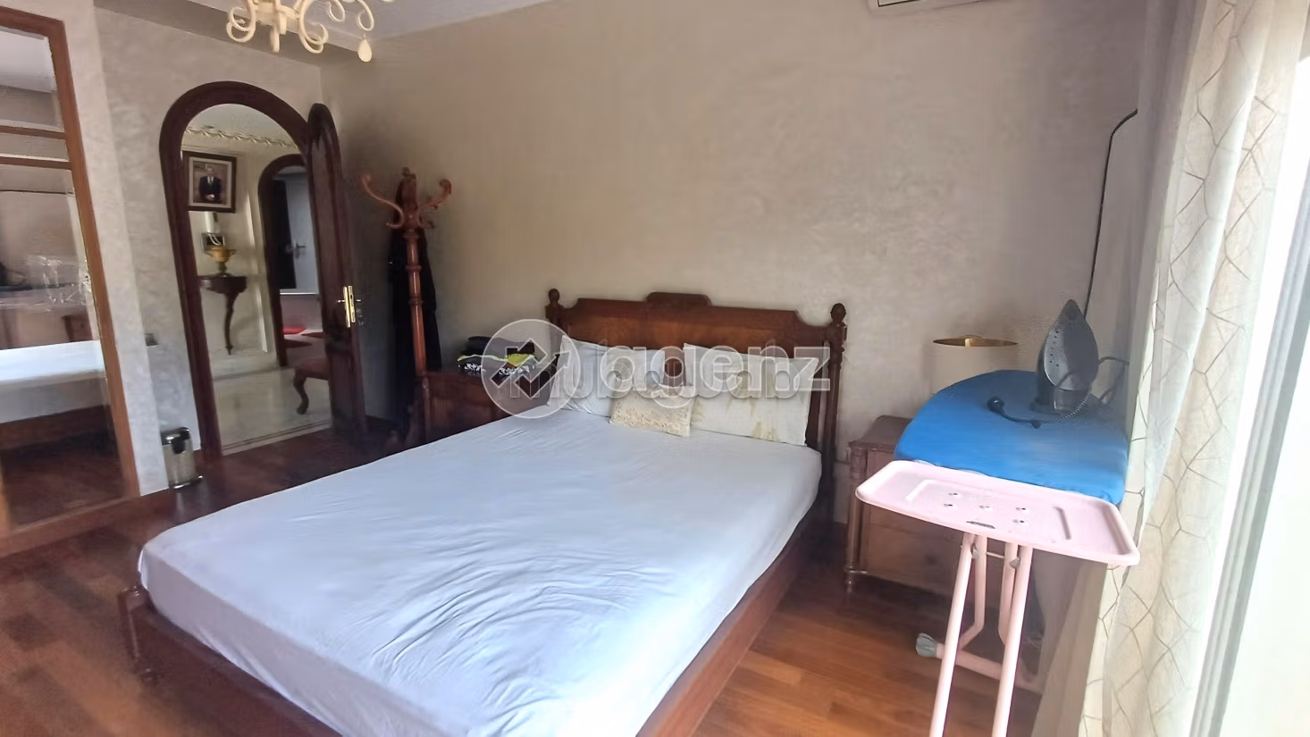 Fabulous house for sale in Californie. 5 rooms. Carpark, Balcony