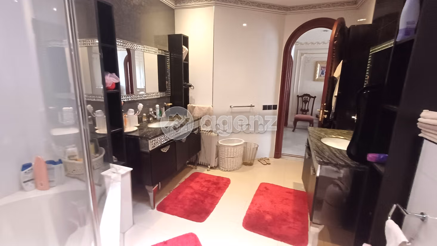 Fabulous house for sale in Californie. 5 rooms. Carpark, Balcony