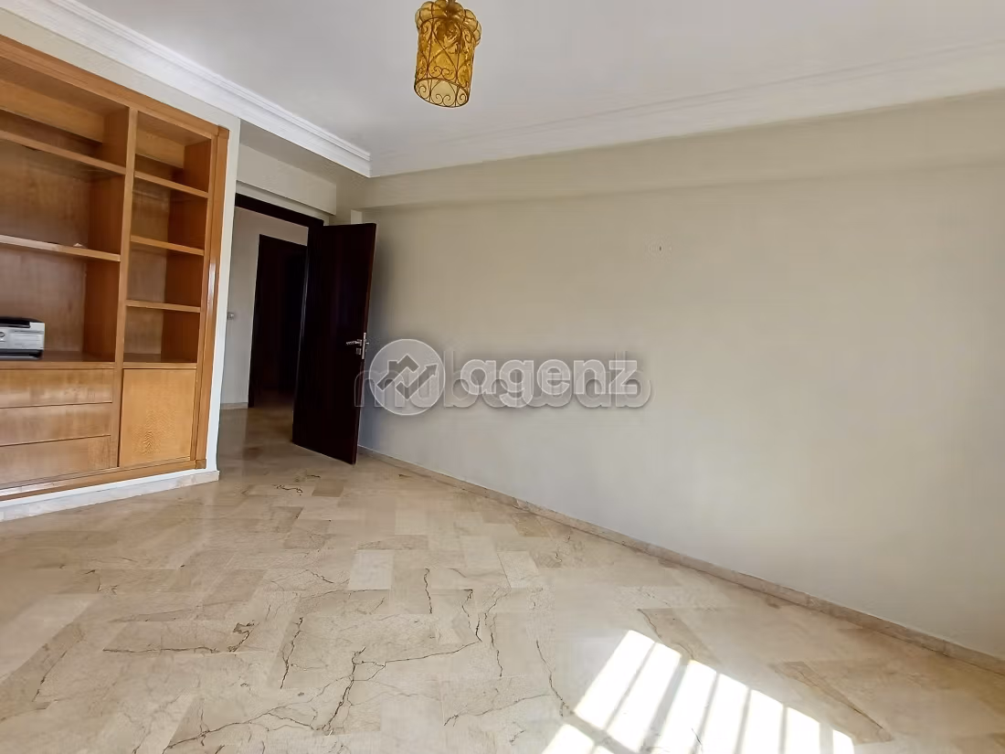 Appartamento da acquistare a Palmier. Superficie 173 m². Posto auto e ascensore