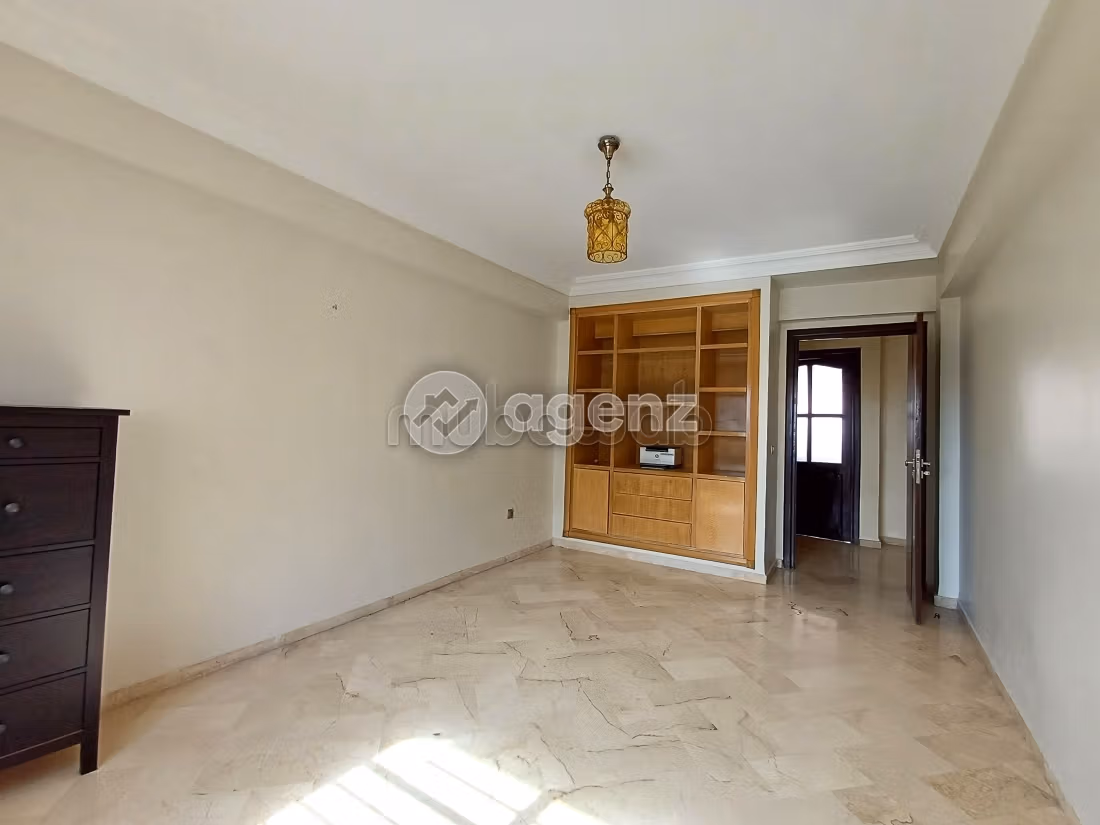 Appartamento da acquistare a Palmier. Superficie 173 m². Posto auto e ascensore