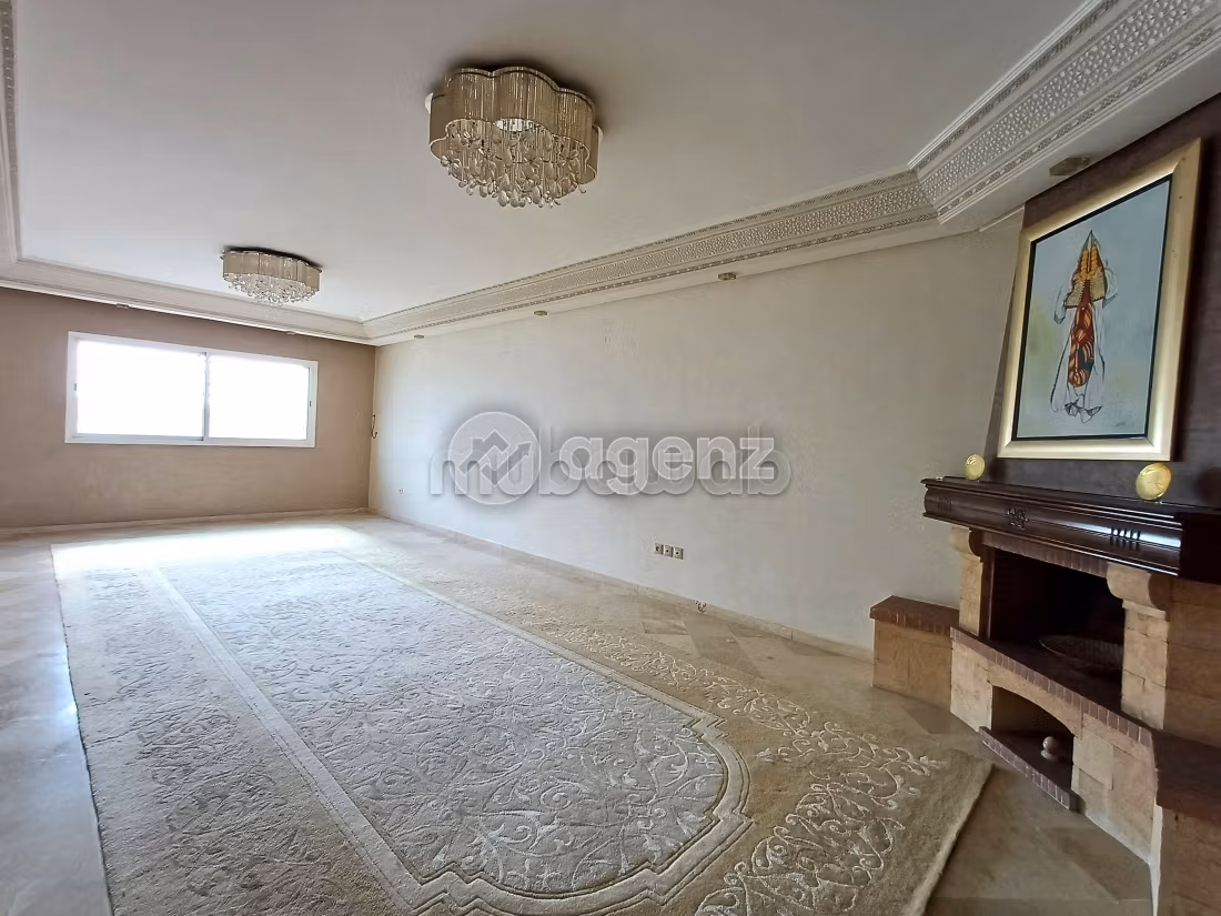 Appartamento da acquistare a Palmier. Superficie 173 m². Posto auto e ascensore