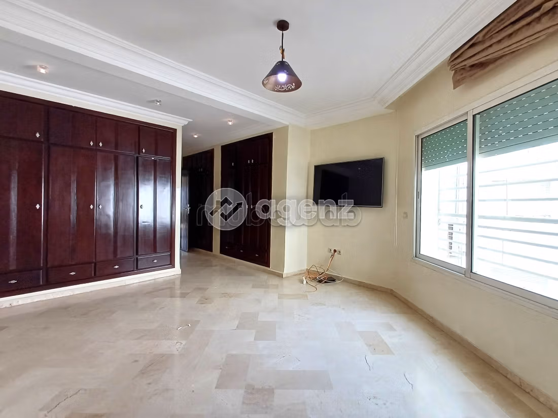 Appartamento da acquistare a Palmier. Superficie 173 m². Posto auto e ascensore