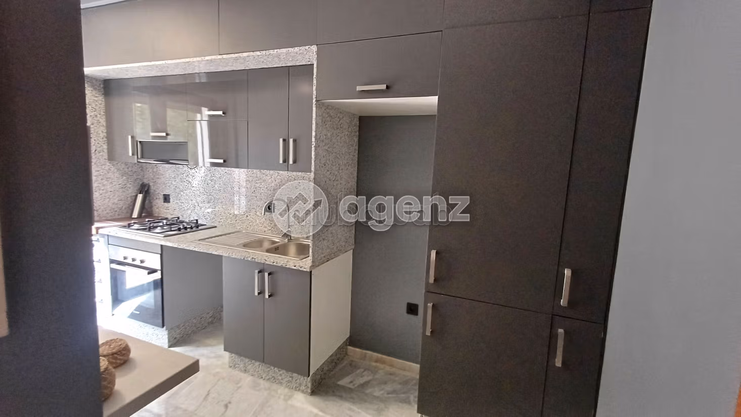 Sale of a lovely apartment. Area of 170 m². Lift and parking spaces