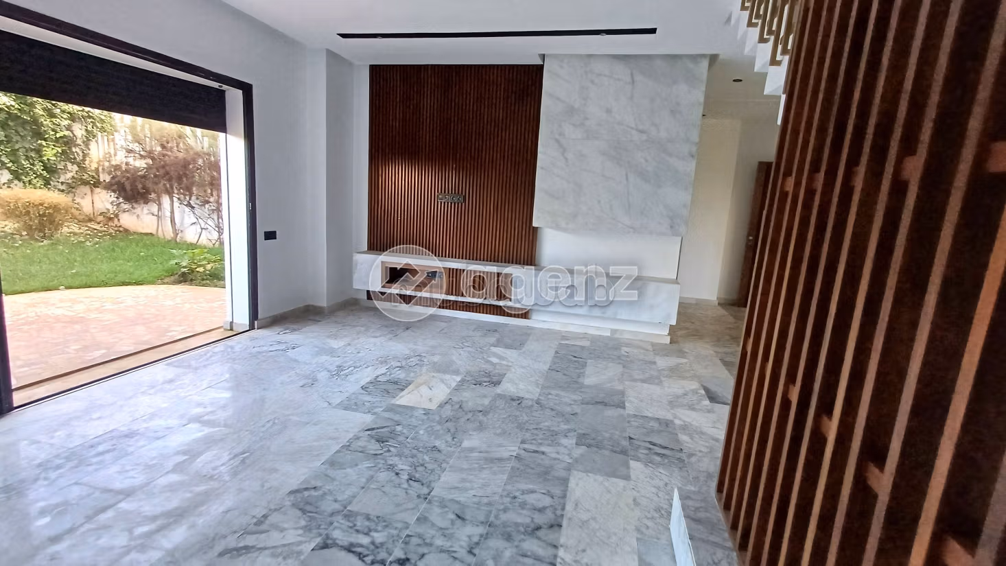 Beautiful apartment for sale. Small area 216 m². With Lift, Carpark