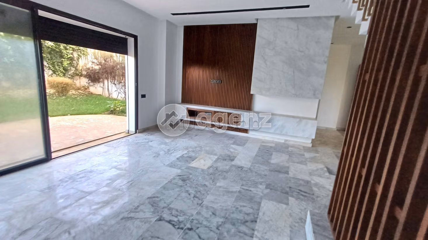 Beautiful apartment for sale. Small area 216 m². With Lift, Carpark