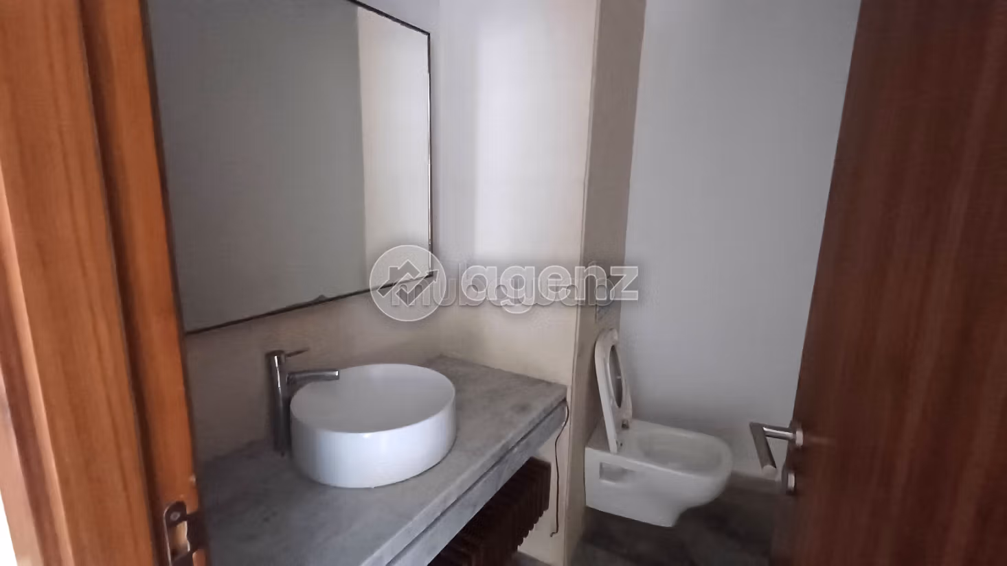 Beautiful apartment for sale. Small area 216 m². With Lift, Carpark