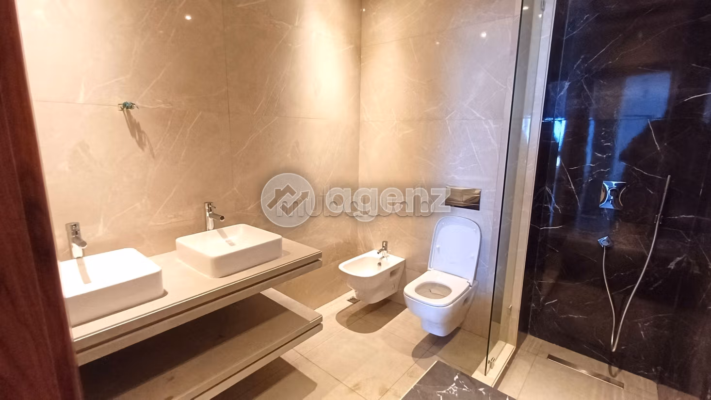 Beautiful apartment for sale. Small area 216 m². With Lift, Carpark