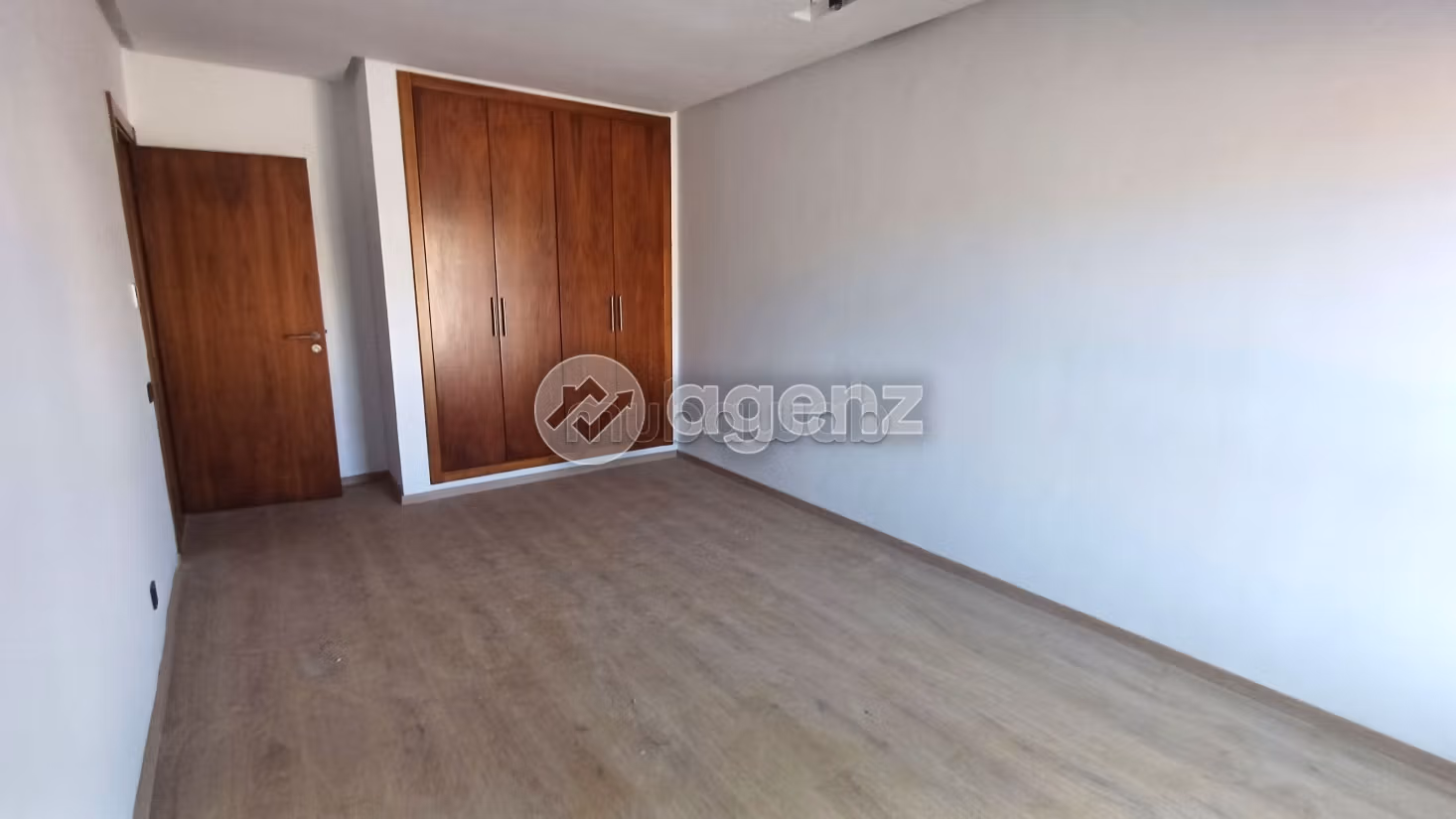 Beautiful apartment for sale. Small area 216 m². With Lift, Carpark