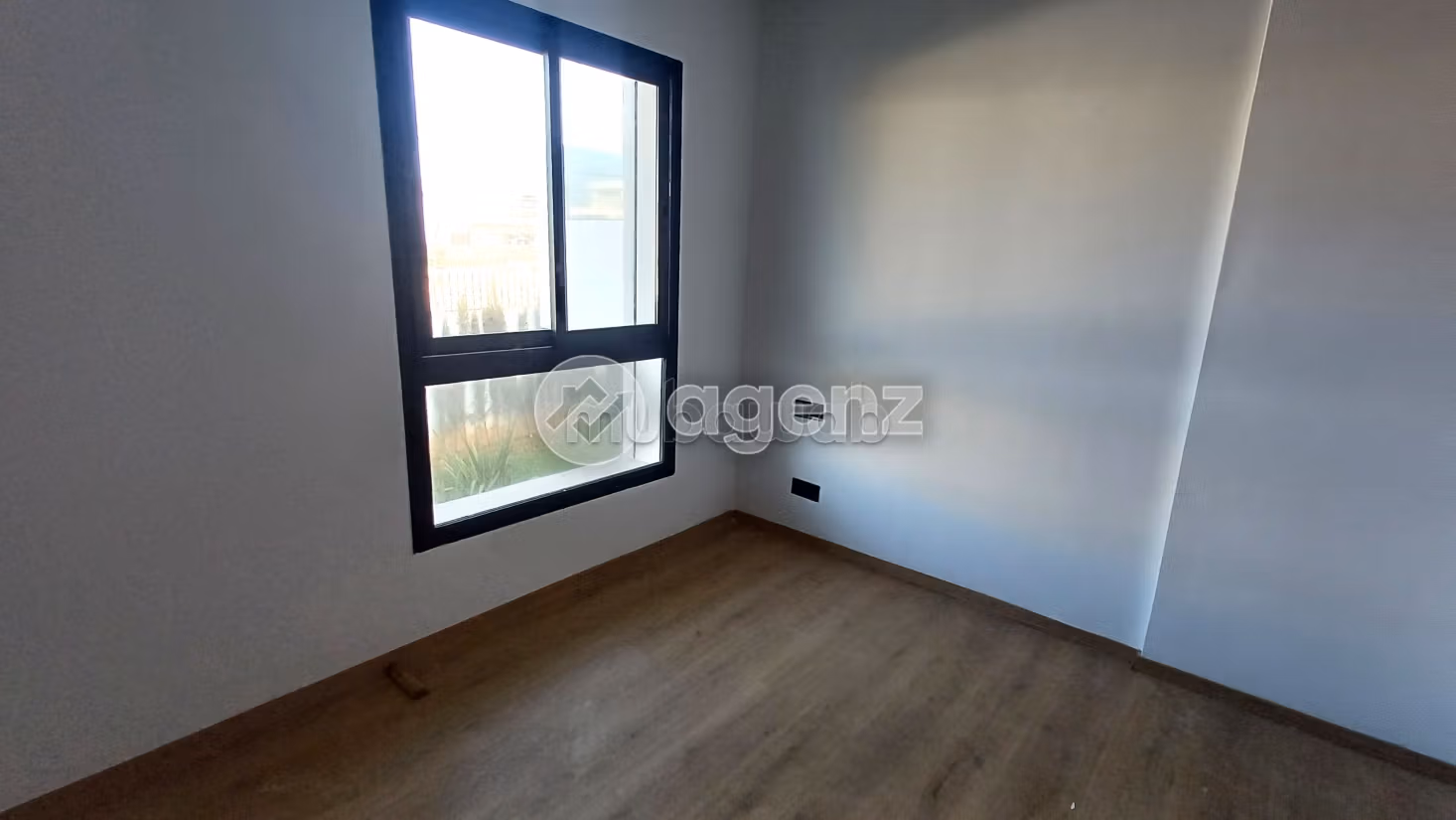 Beautiful apartment for sale. Small area 216 m². With Lift, Carpark