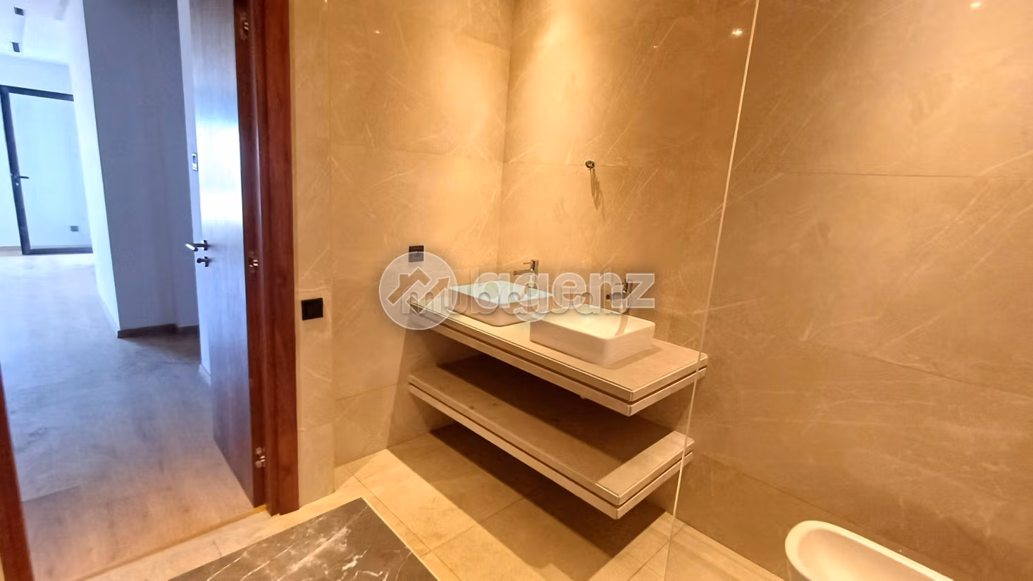 Beautiful apartment for sale. Small area 216 m². With Lift, Carpark