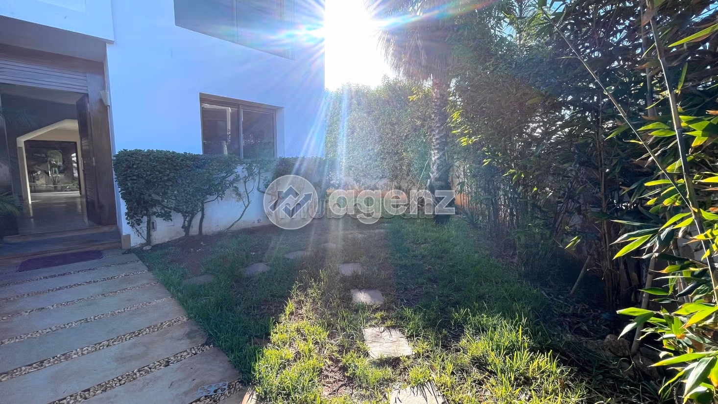 Maestosa residenza di lusso in vendita. 3 camere da letto. Posto auto e giardino