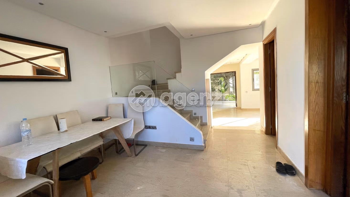 Maestosa residenza di lusso in vendita. 3 camere da letto. Posto auto e giardino