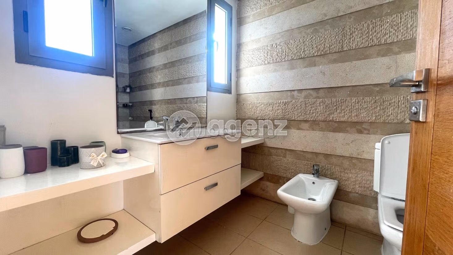 Maestosa residenza di lusso in vendita. 3 camere da letto. Posto auto e giardino