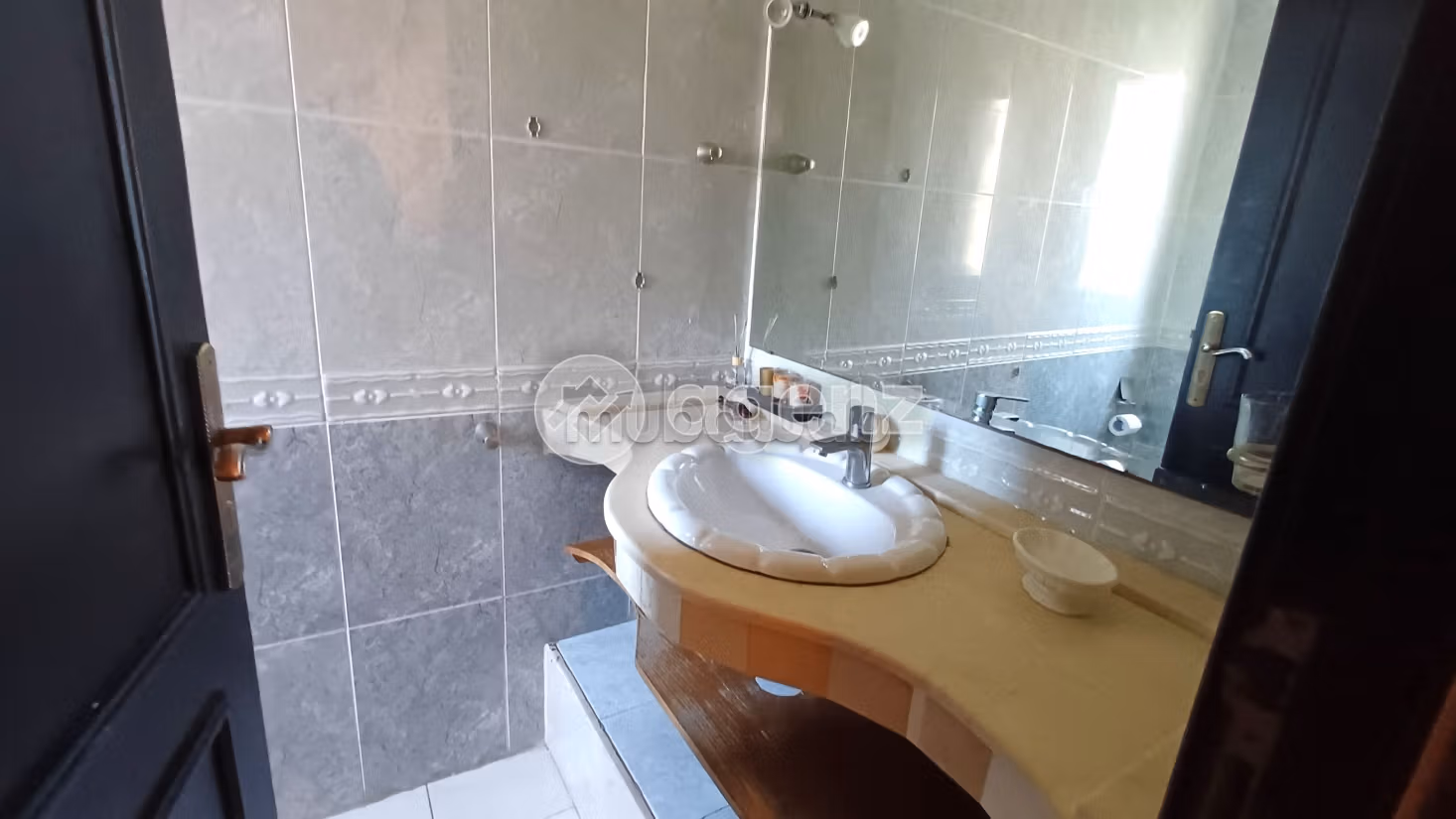 فيلا جميلة للبيع ب طنجة البالية. 5 غرف. مفروشة