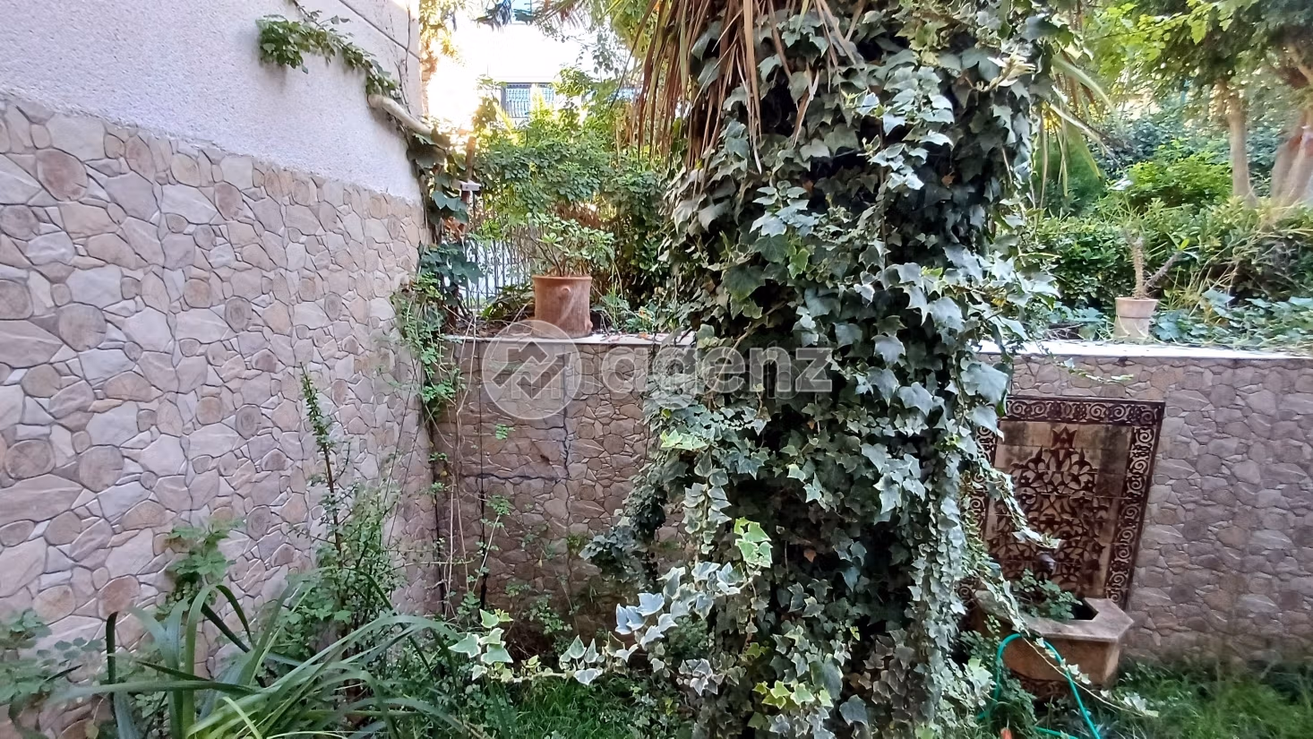 فيلا جميلة للبيع ب طنجة البالية. 5 غرف. مفروشة