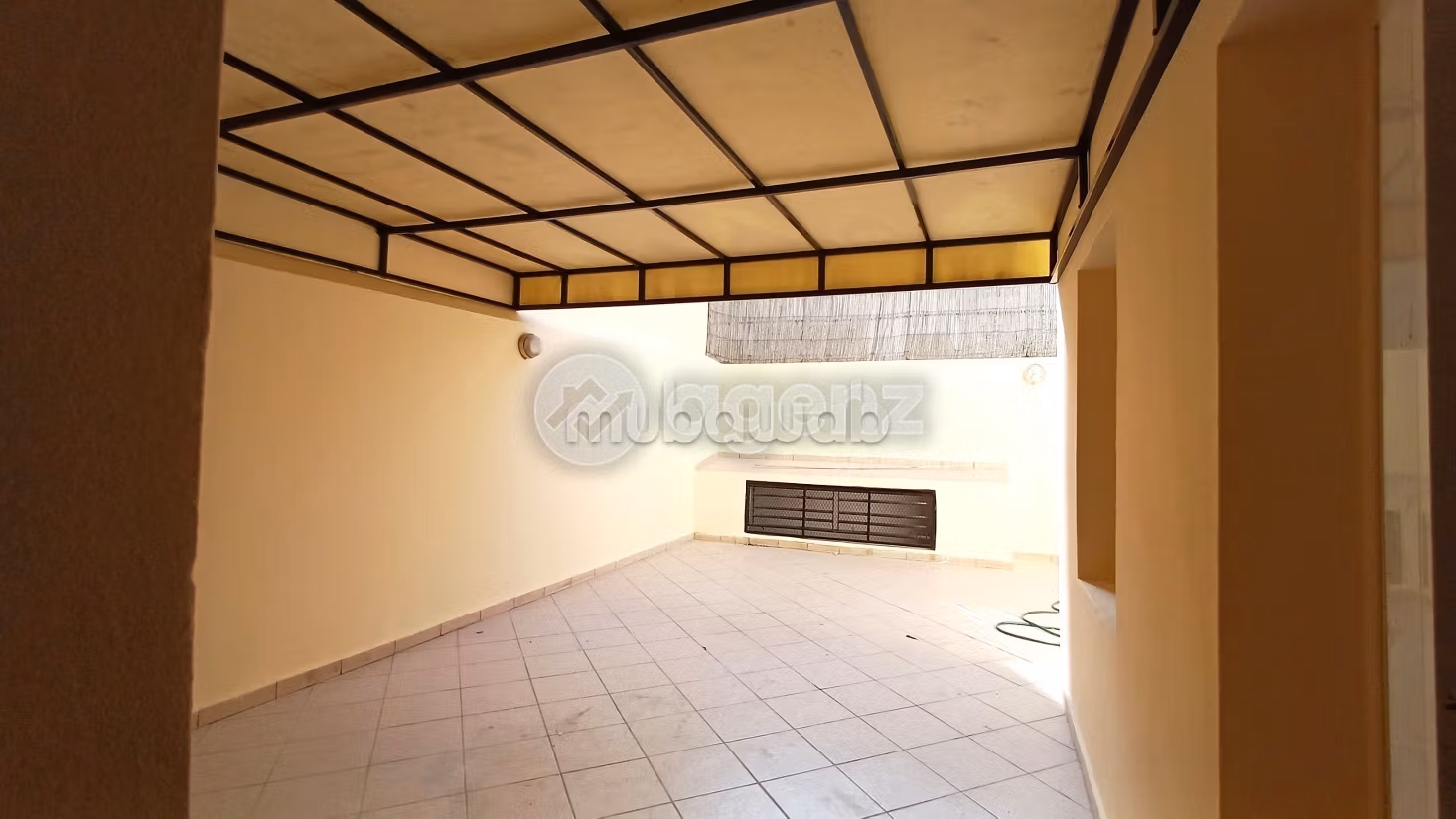 Appartamento in affitto a Les Hôpitaux. Superficie di 122 m². Posto auto e ascensore