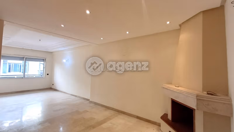 Rent this apartment in Les Hôpitaux. 2 beautiful rooms. Lift and parking