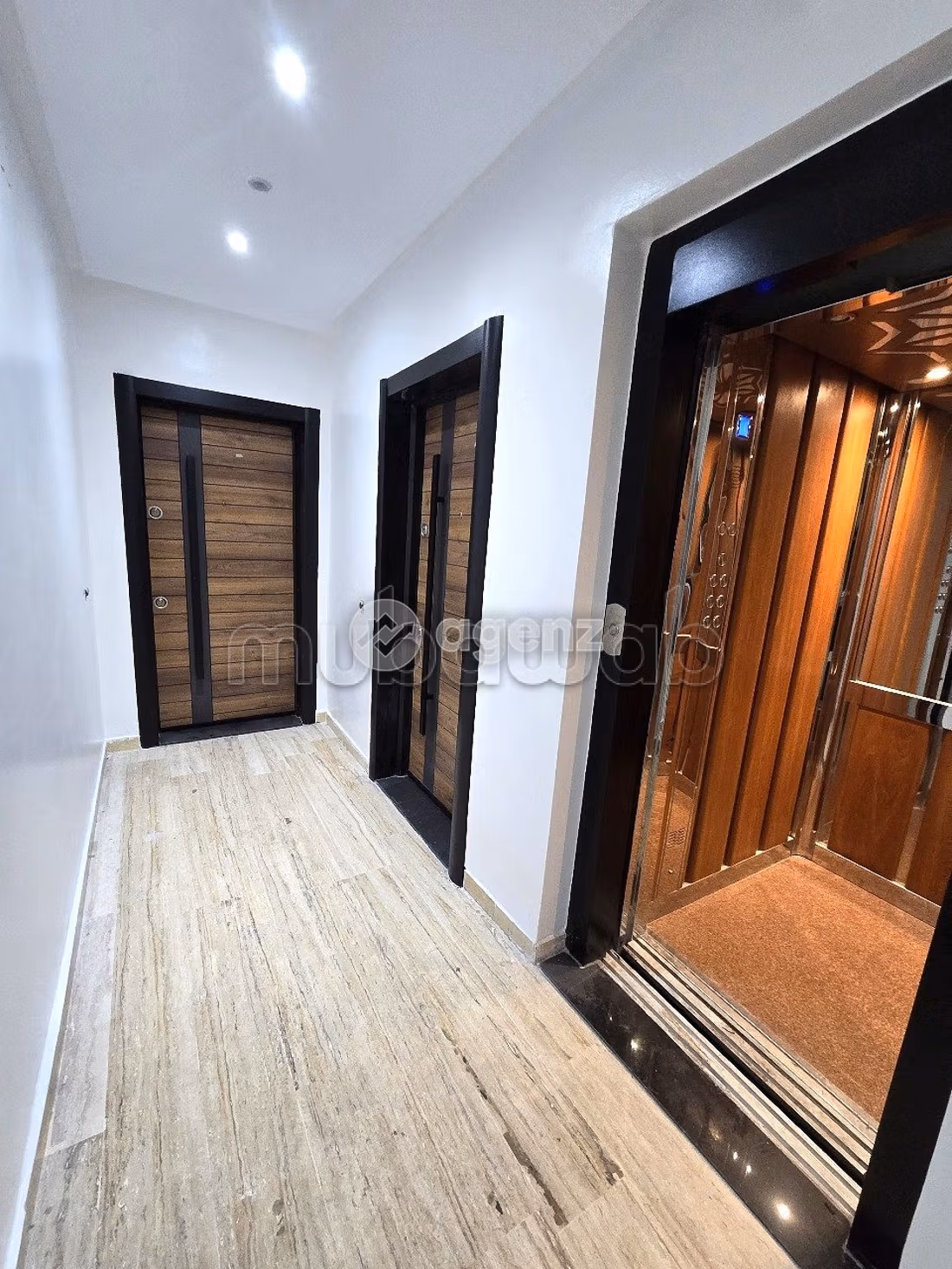 Sale of a lovely apartment in Val Fleury. Large area 95 m². Garage and terrace