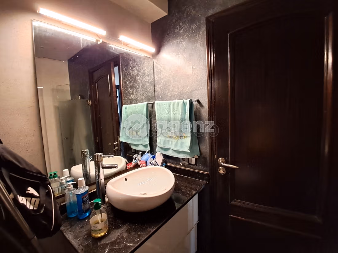 Vendita appartamento a Les princesses. Superficie di 118 m². Posto auto e ascensore