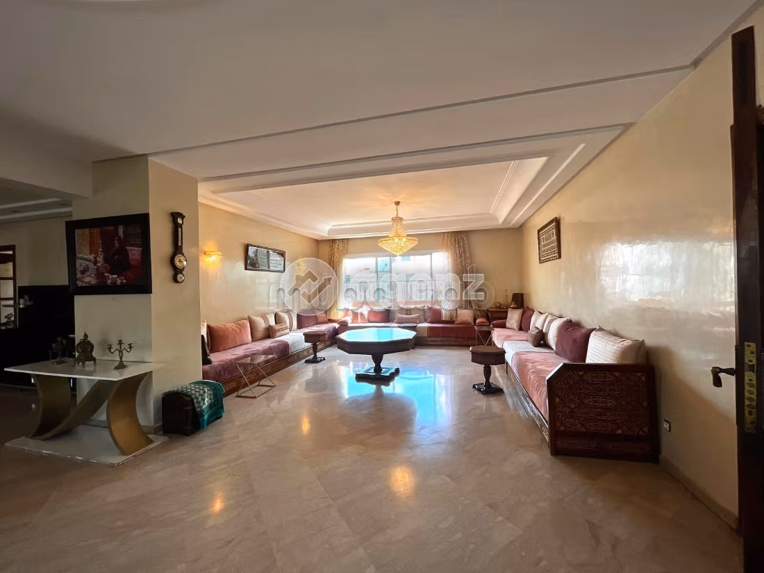 Appartamento in vendita a Maârif Extension. Superficie totale 362 m². Ascensore e posto auto