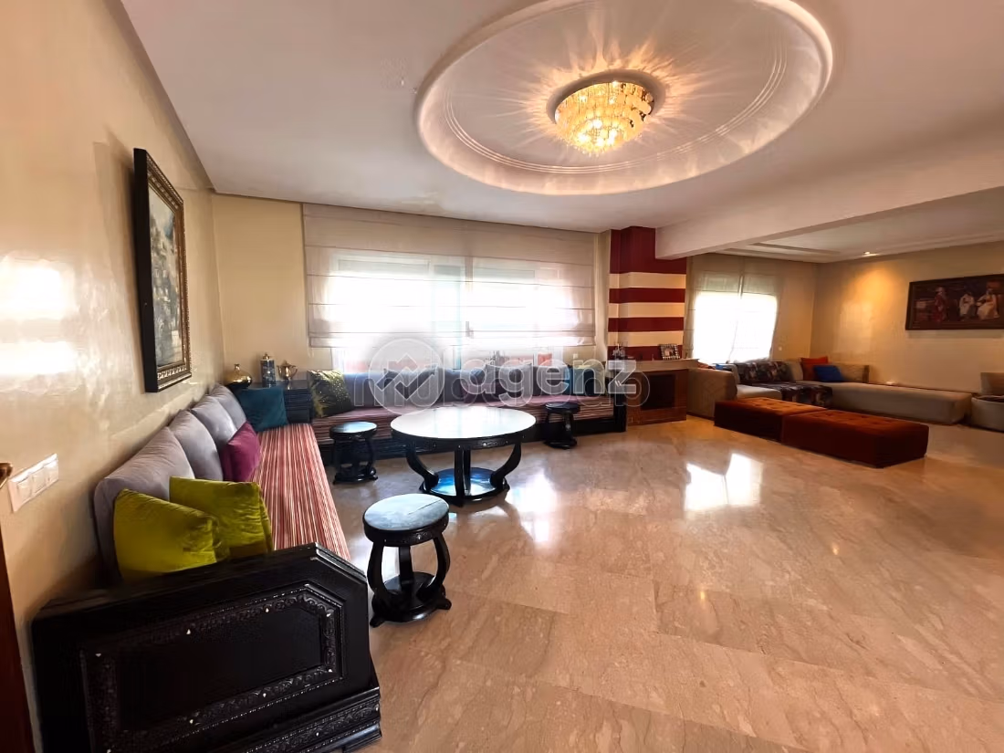 Appartamento in vendita a Maârif Extension. Superficie totale 362 m². Ascensore e posto auto