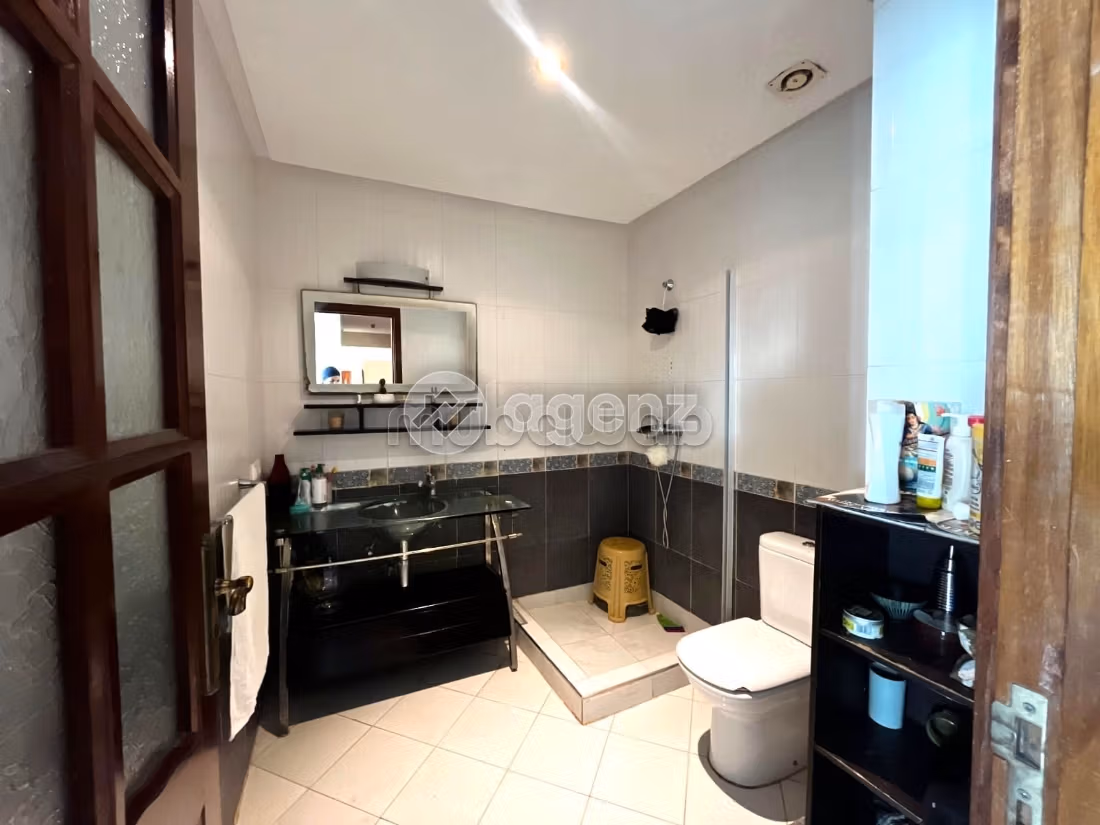 Appartamento in vendita a Maârif Extension. Superficie totale 362 m². Ascensore e posto auto