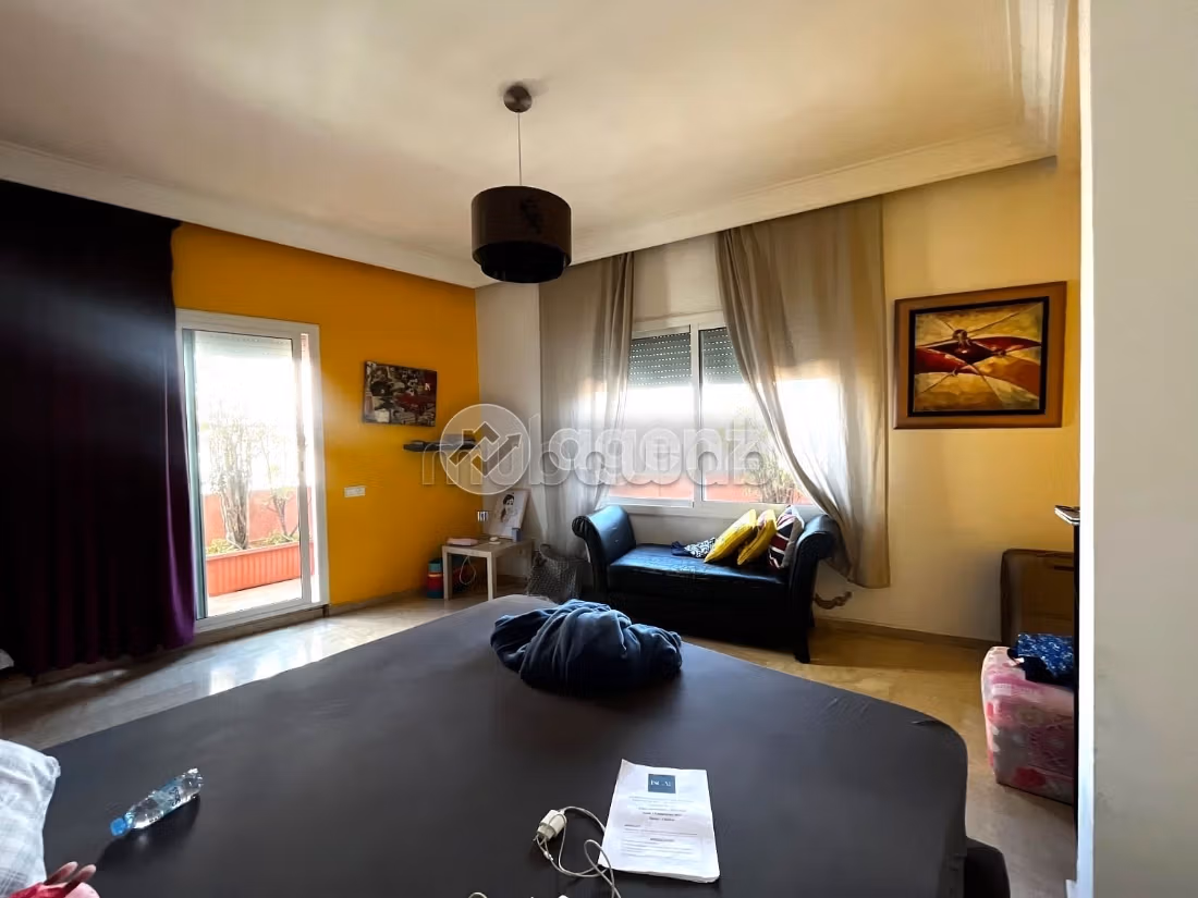 Appartamento in vendita a Maârif Extension. Superficie totale 362 m². Ascensore e posto auto