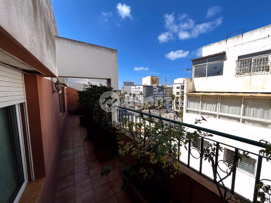 Appartamento in vendita a Maârif Extension. Superficie totale 362 m². Ascensore e posto auto