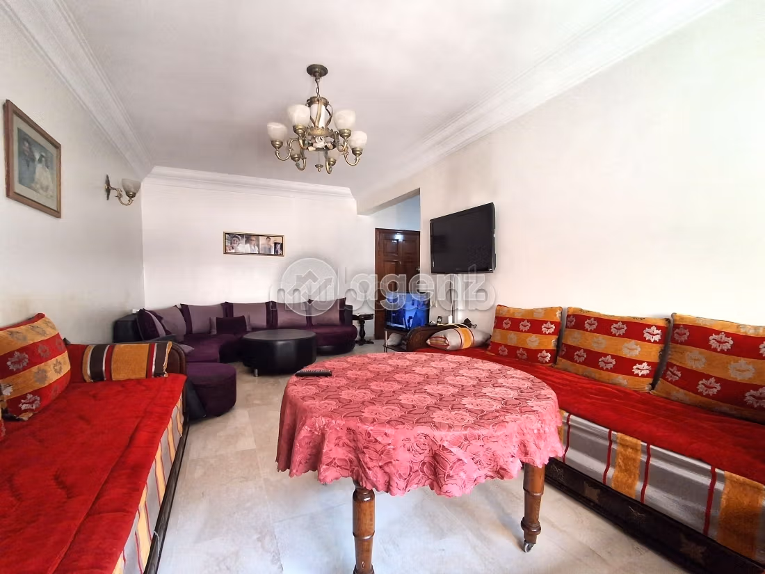 Sale of a lovely apartment in Mers Sultan. 3 lovely rooms. Lift and garage