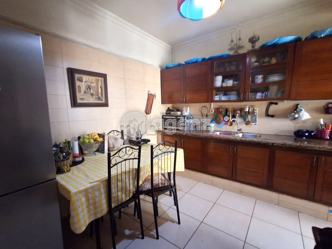 Sale of a lovely apartment in Mers Sultan. 3 lovely rooms. Lift and garage