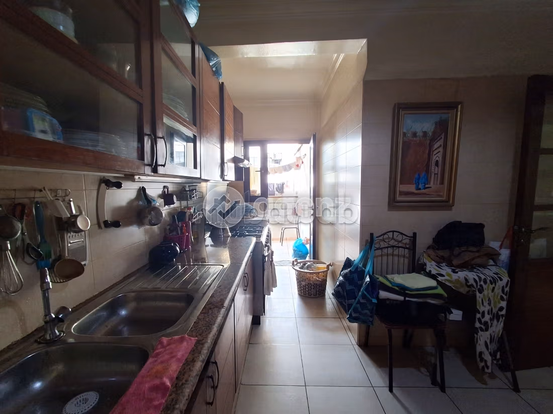 Sale of a lovely apartment in Mers Sultan. 3 lovely rooms. Lift and garage