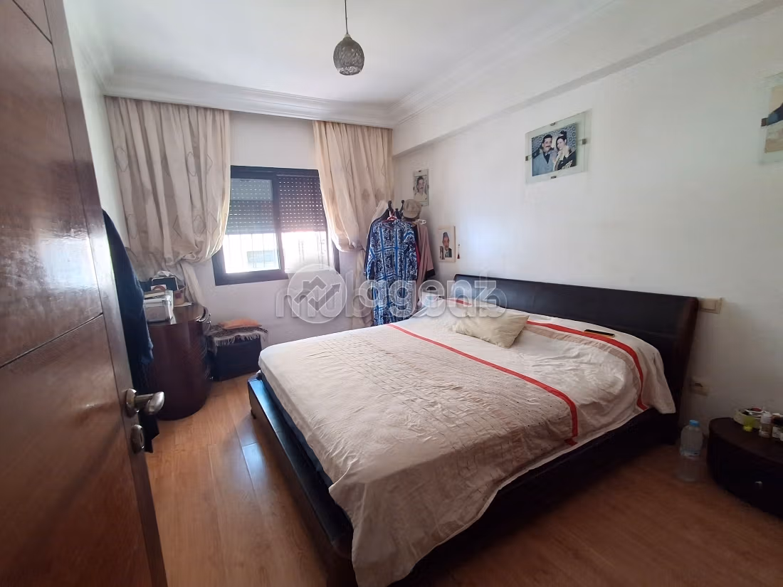 Sale of a lovely apartment in Mers Sultan. 3 lovely rooms. Lift and garage