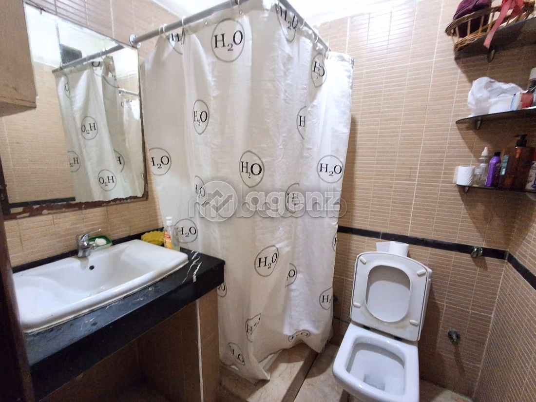 Sale of a lovely apartment in Mers Sultan. 3 lovely rooms. Lift and garage