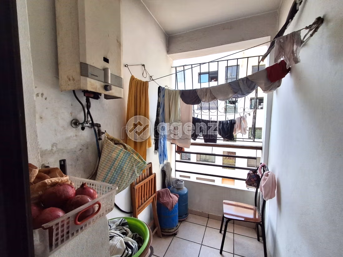 Sale of a lovely apartment in Mers Sultan. 3 lovely rooms. Lift and garage