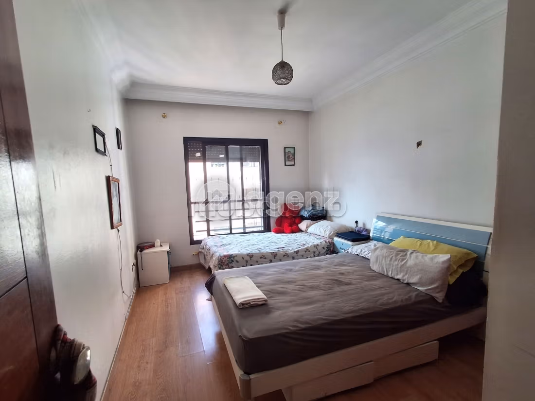 Sale of a lovely apartment in Mers Sultan. 3 lovely rooms. Lift and garage