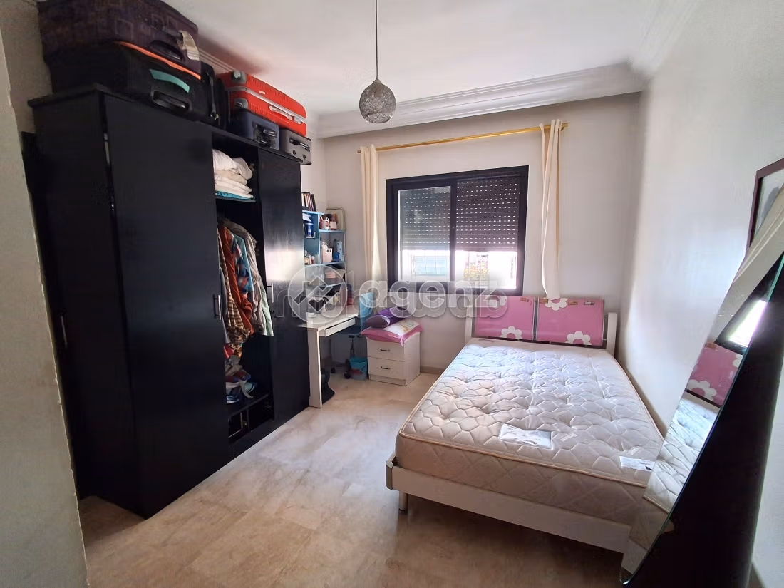 Sale of a lovely apartment in Mers Sultan. 3 lovely rooms. Lift and garage