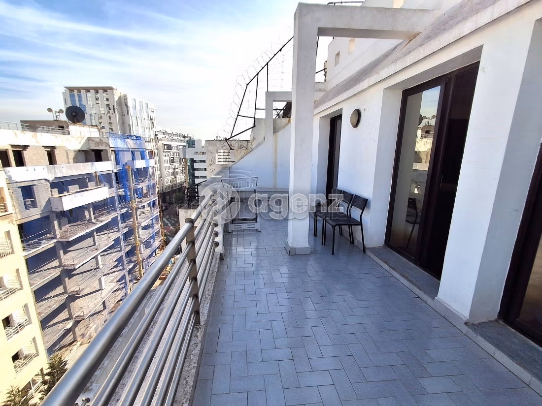 Oficinas en alquiler en Palmier. Superficie de 138 m². Sin Ascensor, balcón