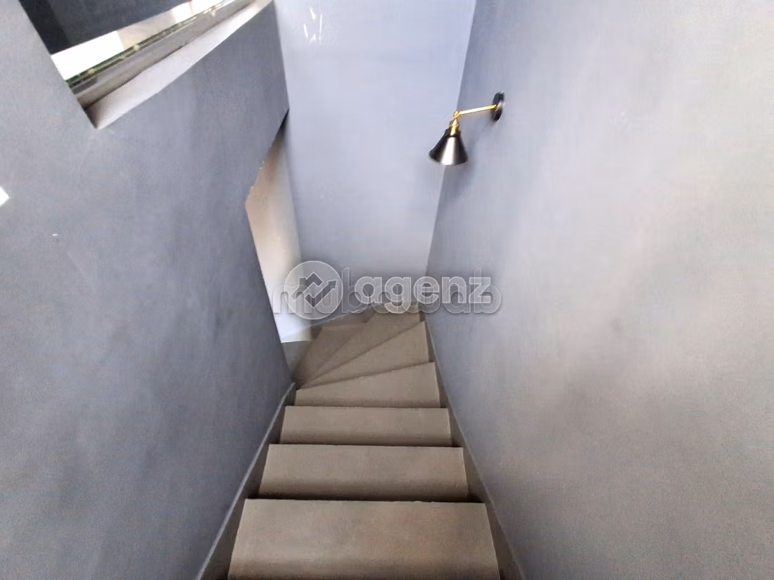 Oficinas en alquiler en Palmier. Superficie de 138 m². Sin Ascensor, balcón