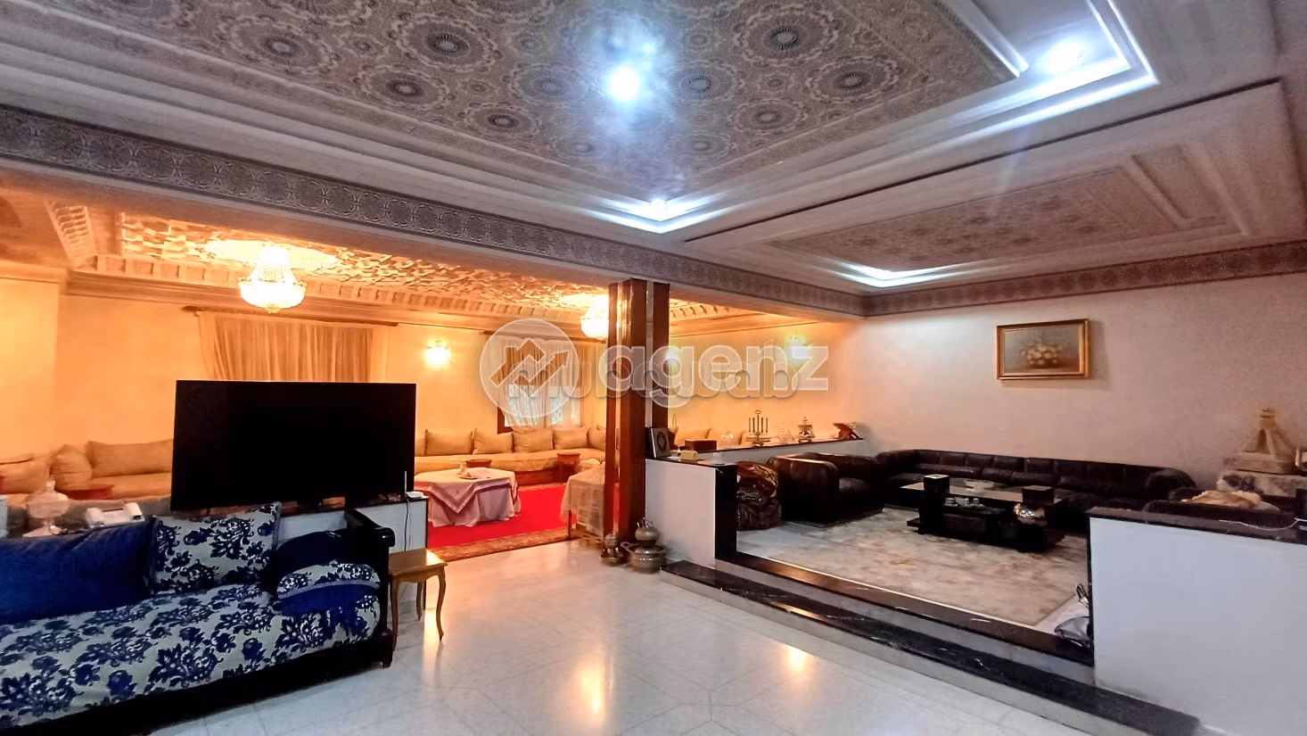 Residenza di lusso in vendita a Hay Badr. 4 camere da letto. Splendido giardino e comodo posto auto