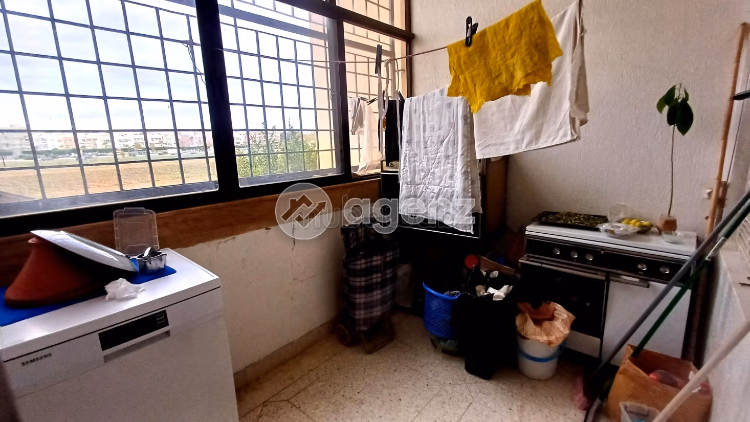 Residenza di lusso in vendita a Hay Badr. 4 camere da letto. Splendido giardino e comodo posto auto