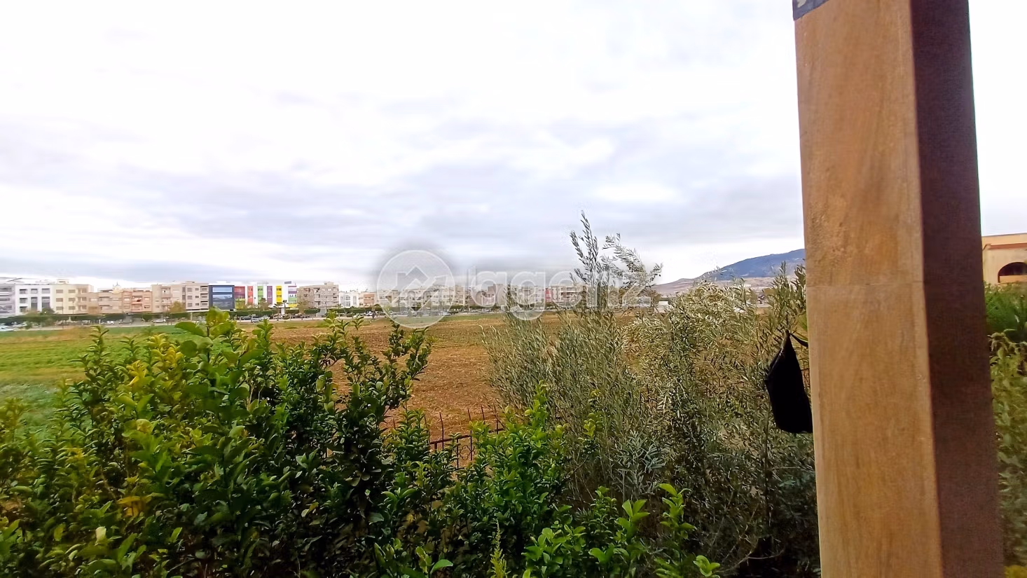 Residenza di lusso in vendita a Hay Badr. 4 camere da letto. Splendido giardino e comodo posto auto