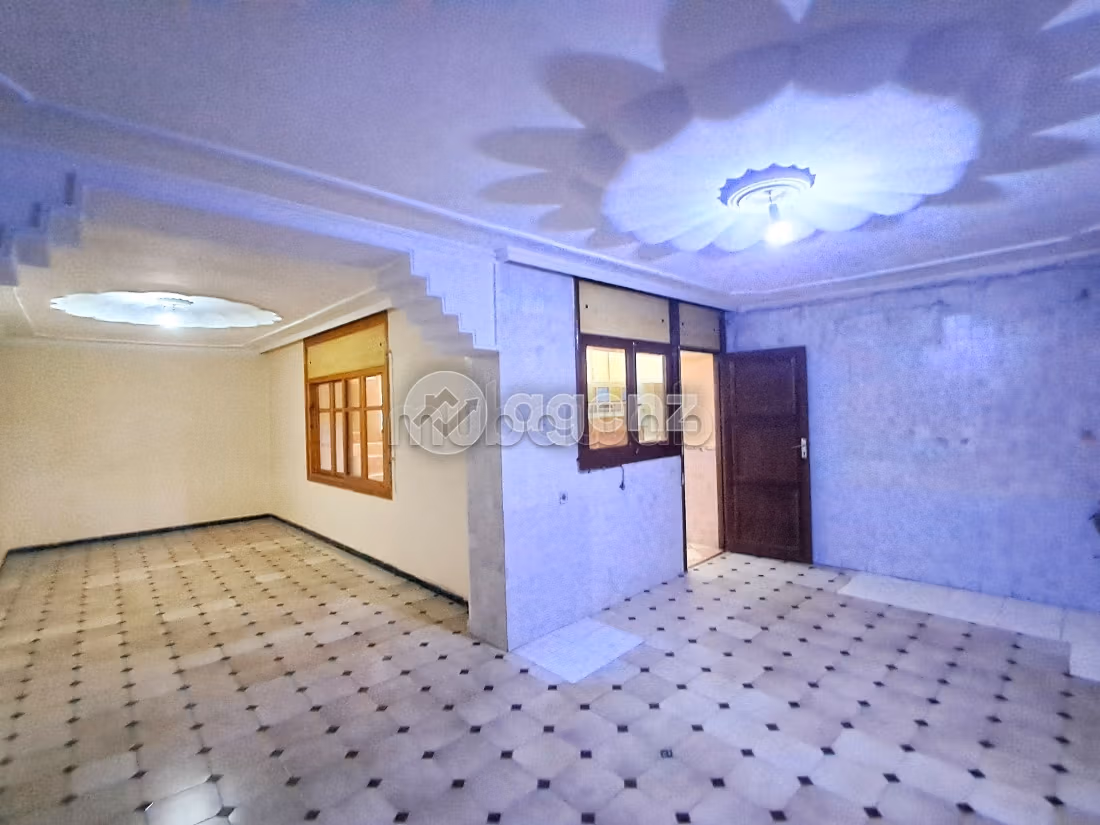 Beautiful apartment for sale in Bourgogne Est. 4 beautiful rooms. Garage and terrace