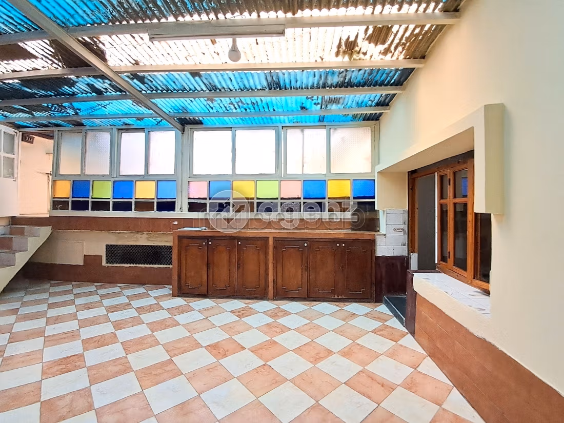 Beautiful apartment for sale in Bourgogne Est. 4 beautiful rooms. Garage and terrace